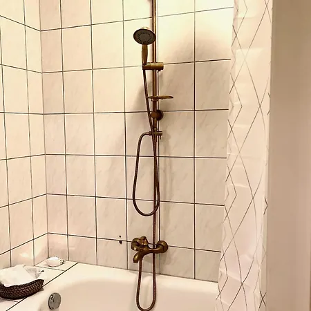 Gartensuite In Düsseldorf, 10 Min Zur Messe Apartment