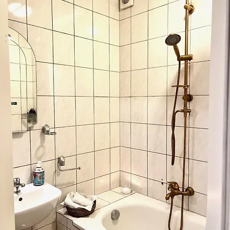 Apartment Gartensuite In Düsseldorf, 10 Min Zur Messe